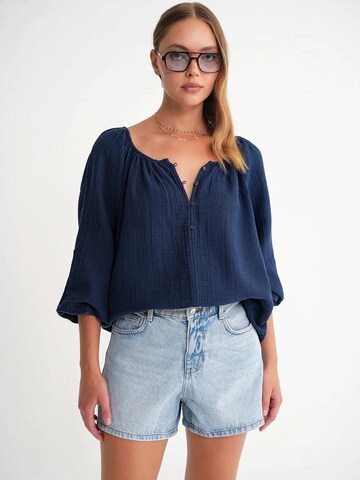 MixRay Blouse in Blue: front