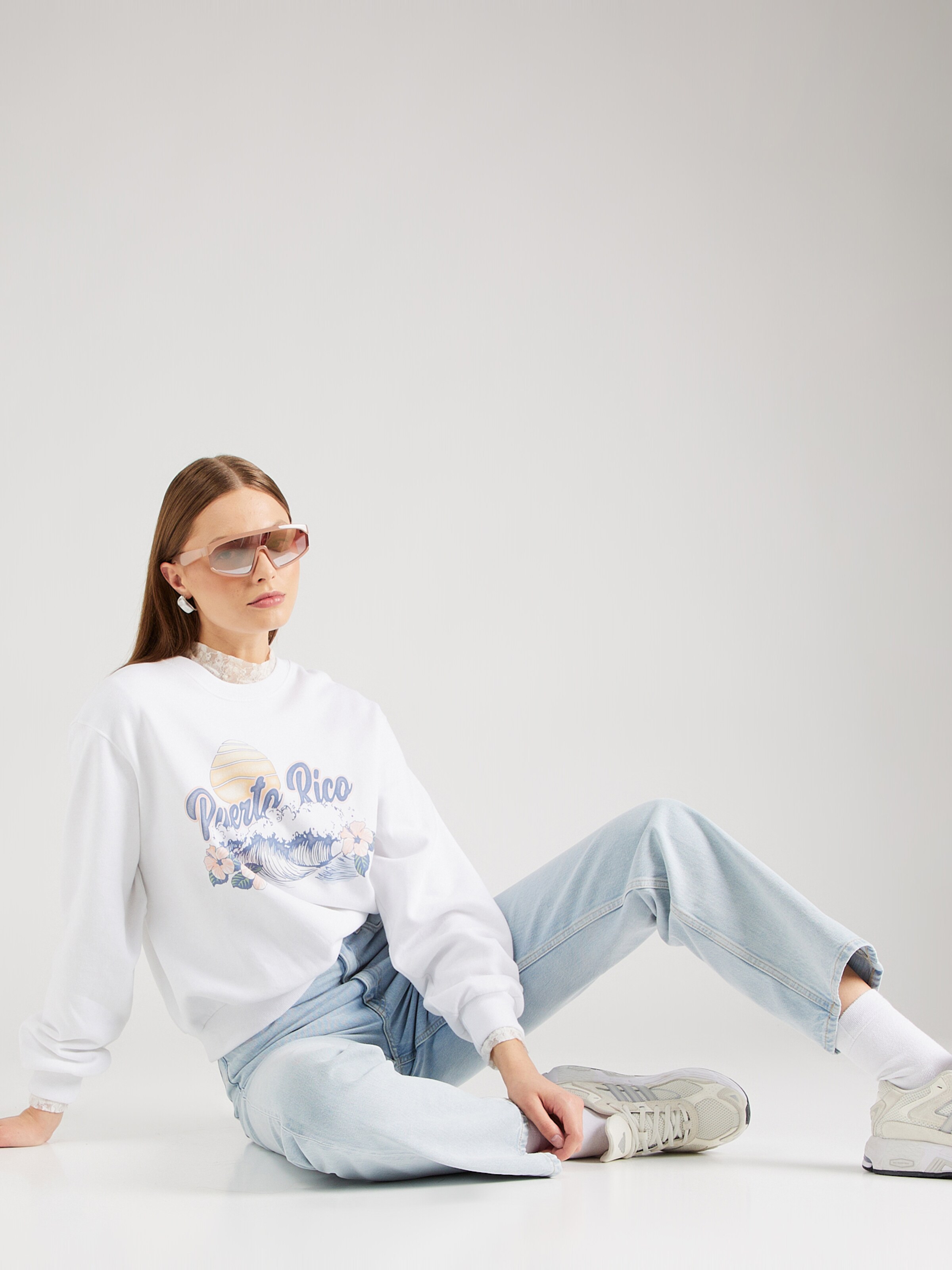 Hollister womens sweatshirt deals