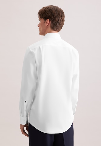 Coupe regular Chemise business SEIDENSTICKER en blanc