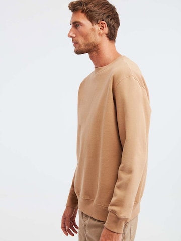 Grimelange Sweatshirt 'Travis' in Braun