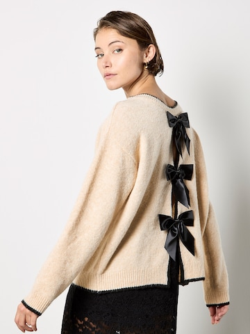 Apricot Sweater ' ' in Grey