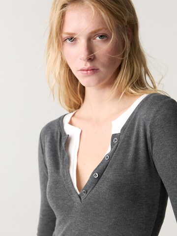Pull&Bear Tričko - Sivá