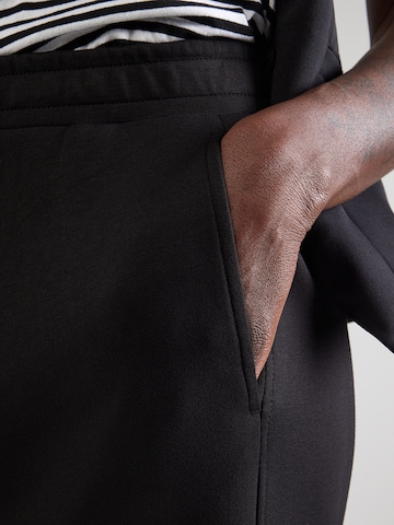 s.Oliver Bő szár Nadrág - fekete