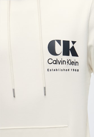 Felpa di Calvin Klein Jeans in bianco
