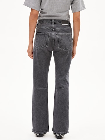 Coupe slim Jean ARMEDANGELS en noir