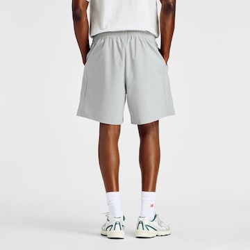new balance - Loosefit Pantalón 'Athletics Stretch Woven Short 7"' en gris