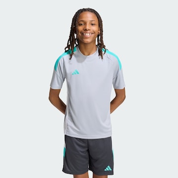 ADIDAS PERFORMANCE - Camisa funcionais 'Tiro 26 Essentials' em cinzento