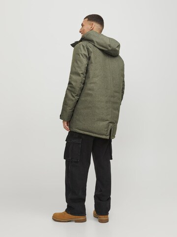 Parka de iarnă 'Black' de la JACK & JONES pe verde