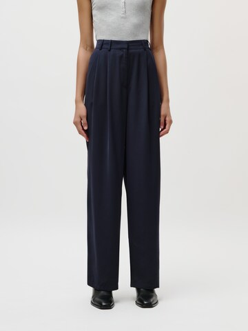 Loosefit Pantaloni con pieghe 'Kora' di LeGer by Lena Gercke in blu: frontale