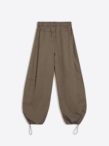 Bershka Vrečasti Hlače z naborki | bež barva