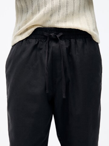 Loosefit Pantalon Pull&Bear en noir