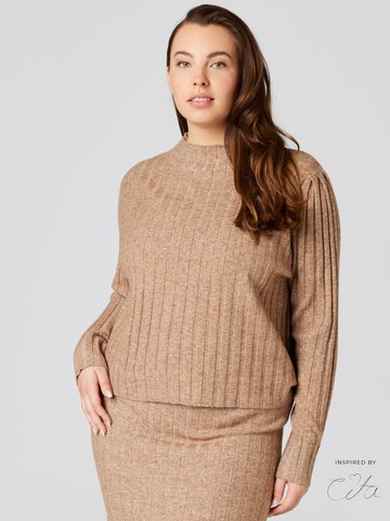 Guido Maria Kretschmer Curvy Sweater 'Tia' in Brown: front