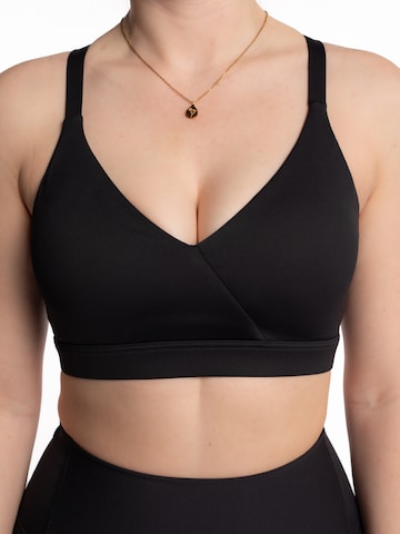 mymotus High Support Sports Bra in Black: front