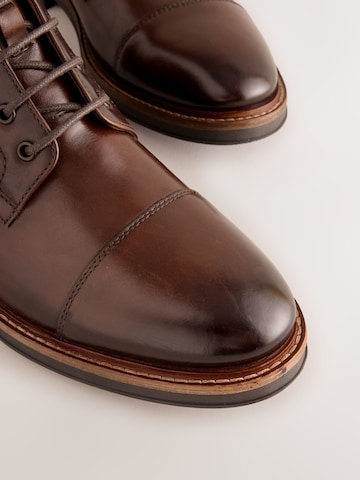 Next - Botas con cordones en marrón