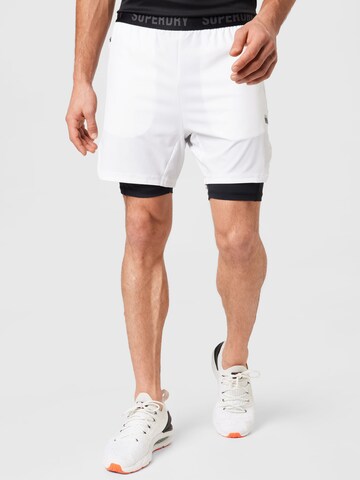 Slimfit Pantaloni sport de la Superdry pe alb: față