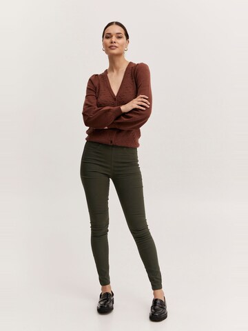 Skinny Pantaloni sportivi ' BYKeir ' di b.young in verde
