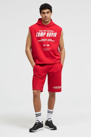 CAMP DAVID Regular Sweatshorts mit Label Print in Rot