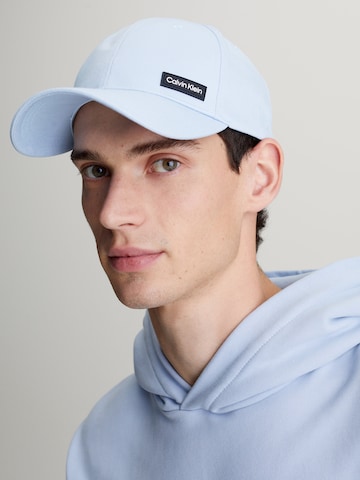 Casquette Calvin Klein en bleu : devant