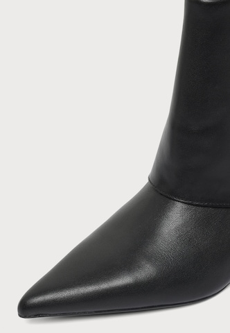 Karl Lagerfeld Booties in Black