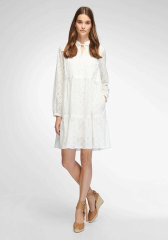 Robe d’été tRUE STANDARD en blanc