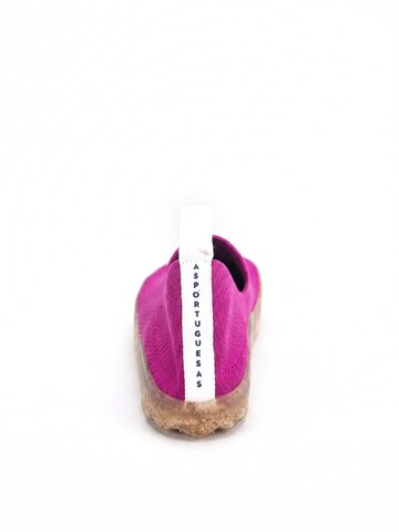 Scarpa slip-on 'Care' di Asportuguesas in lilla