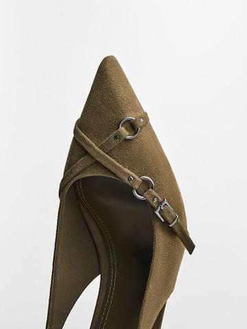 Pumps de la Bershka pe verde
