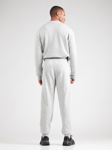 Effilé Pantalon 'NEYYAN' NEW ERA en gris