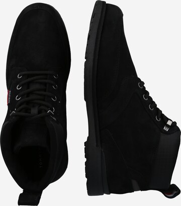 TOMMY HILFIGER - Botas con cordones en negro