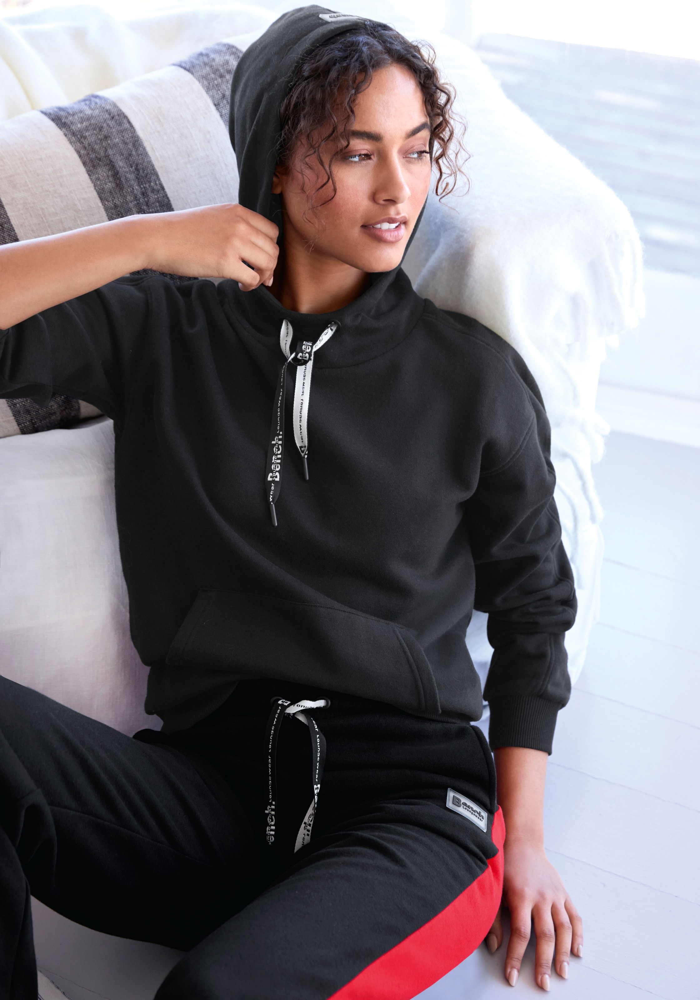 BENCH Sweatshirt in Schwarz