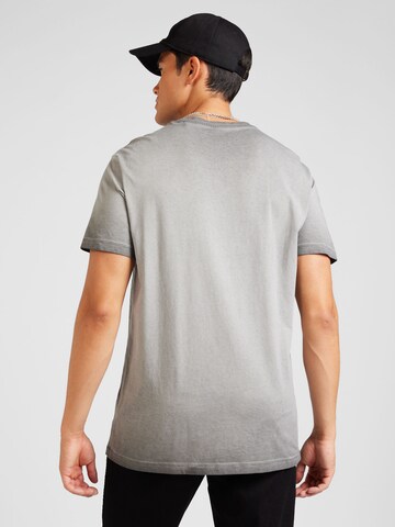 GUESS T-Shirt 'MAXI ME' in Grau