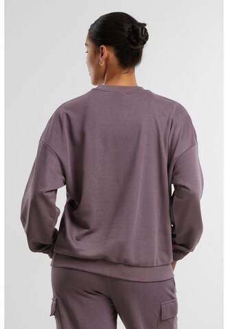 Urban Classics Свитшот в Лиловый