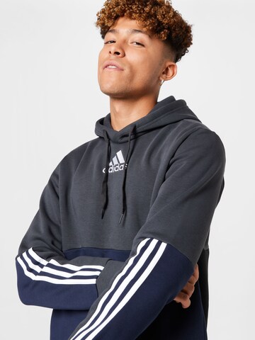 ADIDAS SPORTSWEAR Sportsweatshirt 'Essentials Colorblock Fleece' in Grau