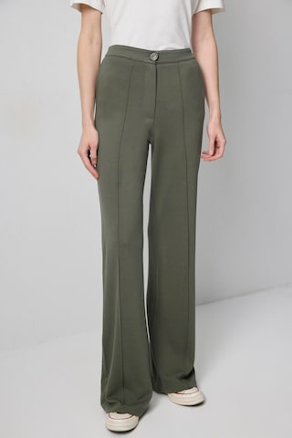 Pantalon Touche Prive en vert : devant