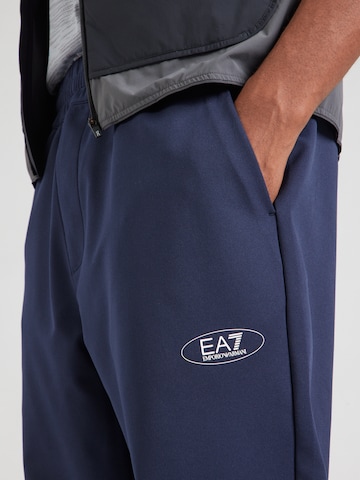 Regular Pantaloni sport de la EA7 Emporio Armani pe albastru
