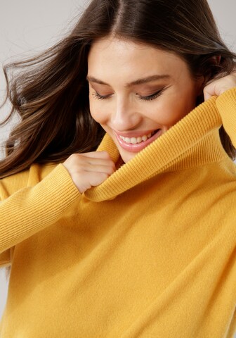 LAURA SCOTT Pullover in Gelb