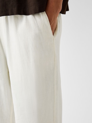 Bershka Loose fit Pants in White