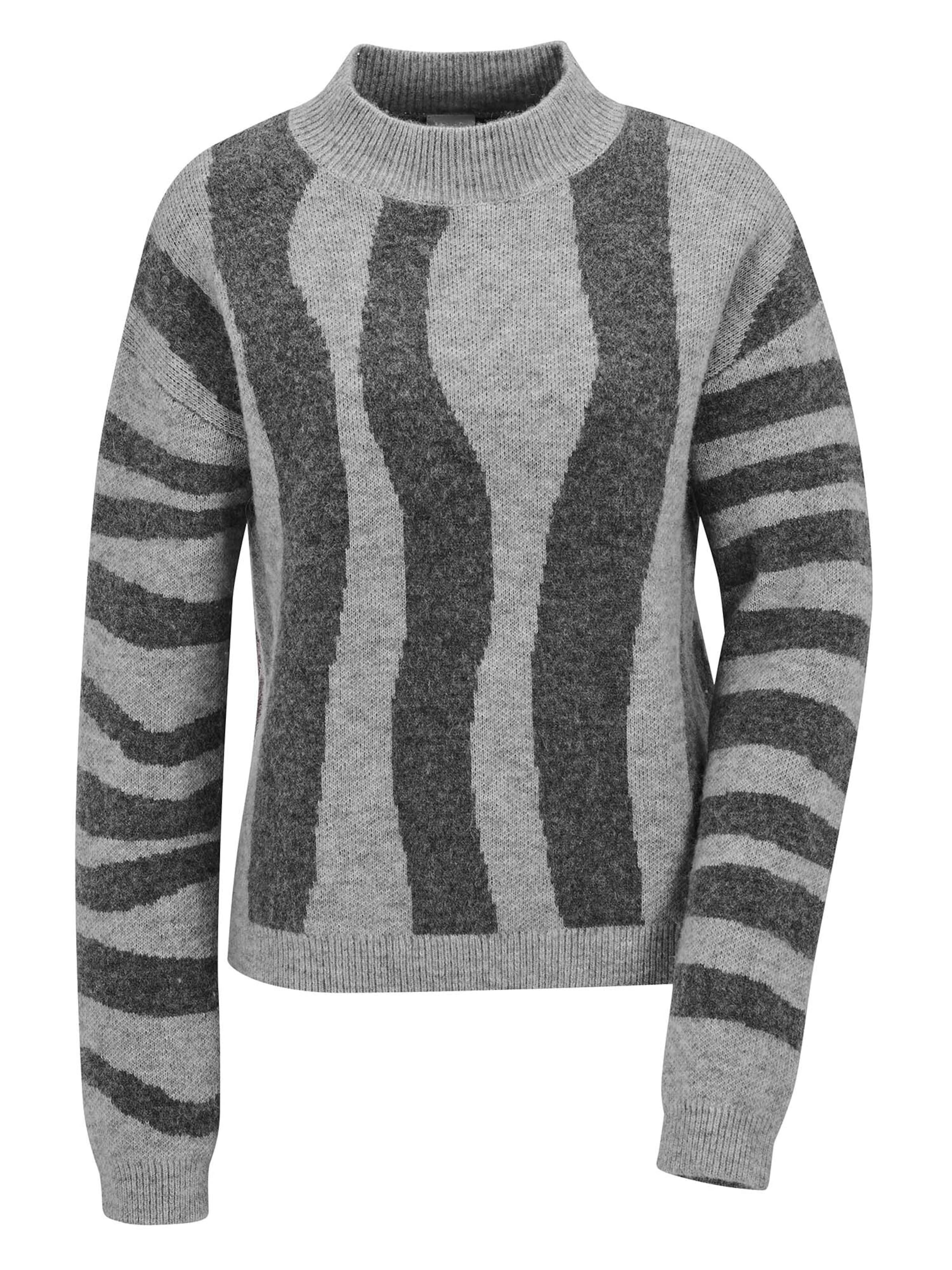 MADELEINE Pullover in Grau: Vorderseite