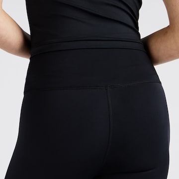 Skinny Leggings 'NB Essential High Rise Legging 25"' di new balance in nero