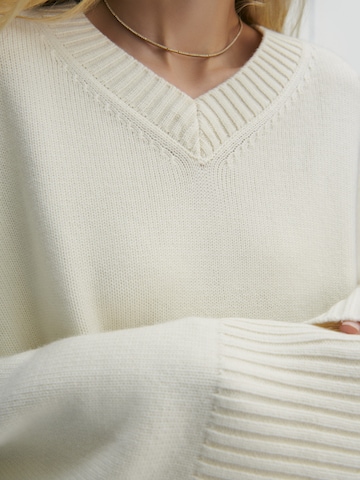 ABOUT YOU x Marie von Behrens Sweater 'Franka' in White