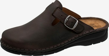 Fischer-Markenschuh Clogs in Braun: Vorderseite