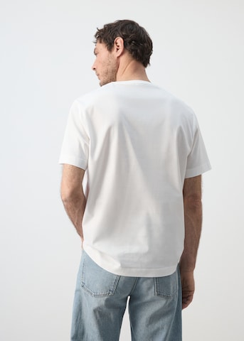 Tricou 'BELLOW' de la MANGO MAN pe alb