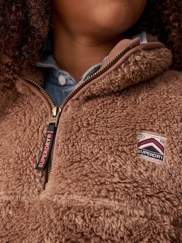 Superdry - Pullover em castanho