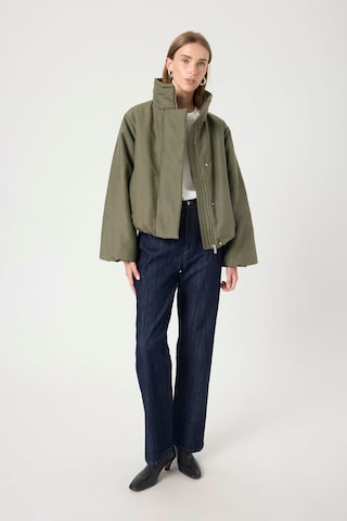 SOAKED IN LUXURY Tussenjas 'Alicie' in Groen