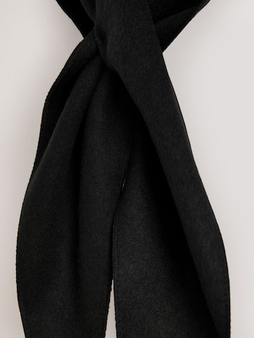 Next Schal in Schwarz