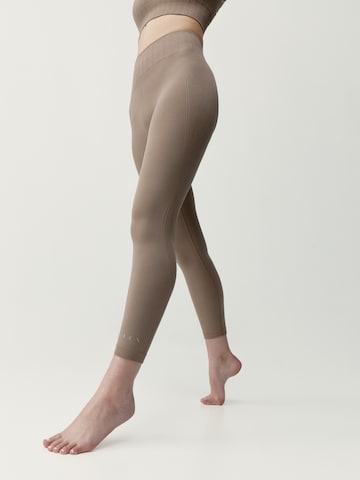 Skinny Pantalon de sport 'Annapurna' Born en gris