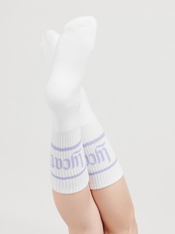 LYCATI exclusive for ABOUT YOU Socken 'Pale Mars' in Weiß