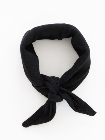 KOPYTO Schal 'BIRUANG' in Schwarz: Vorderseite