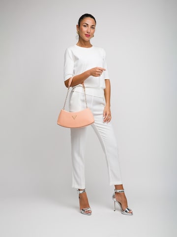 Borsa a spalla di GUESS in arancione: frontale