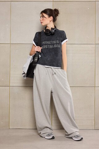 Tricou de la Trendyol pe gri