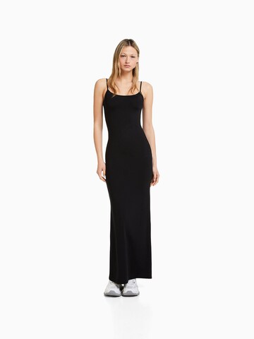 Rochie de la Bershka pe negru